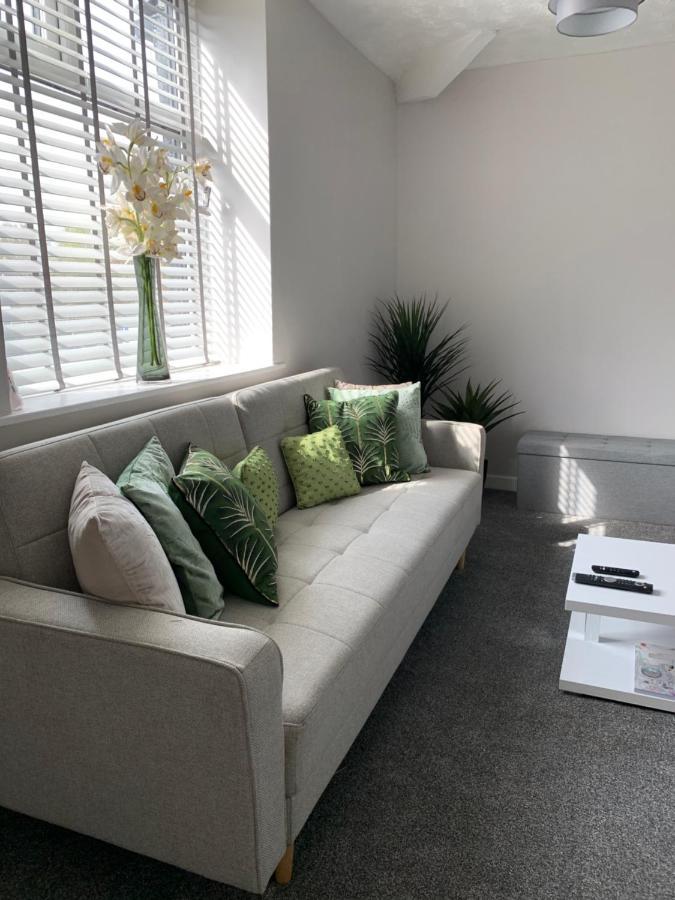 The Greens Apartment Farnworth Extérieur photo