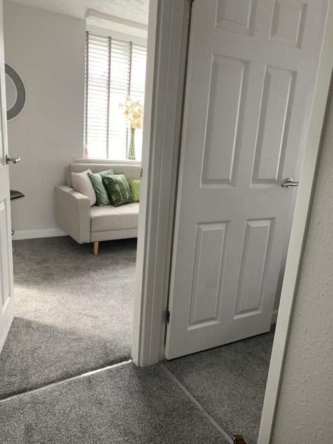 The Greens Apartment Farnworth Extérieur photo