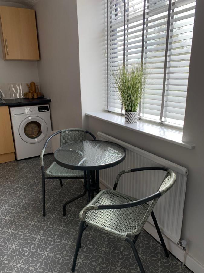 The Greens Apartment Farnworth Extérieur photo