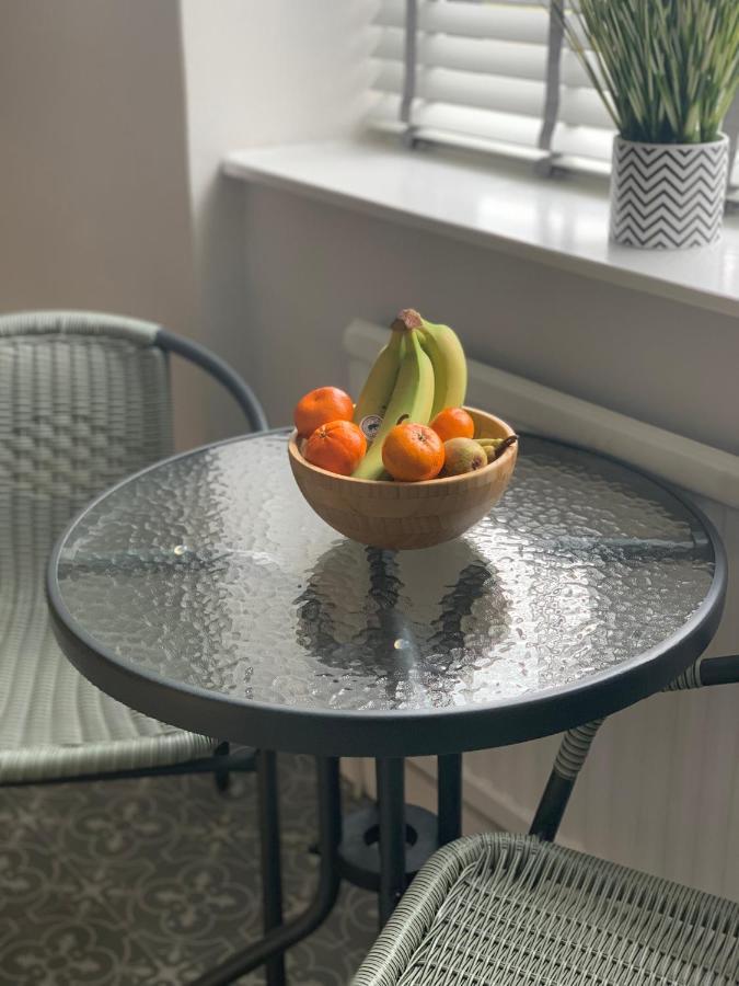 The Greens Apartment Farnworth Extérieur photo